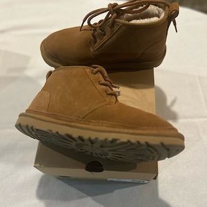 Ugg size 7 Tan